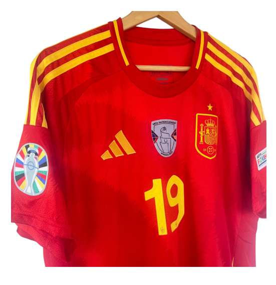 Camiseta de la selección española en la Eurocopa 2024, con el número 19 delante.